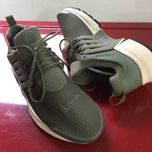 Nike Air Presto Essential Legion Green sz 10